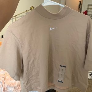 Never worn before t-shirt!! Super cute and comfy:) message me for offers!